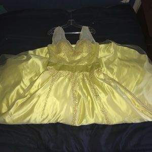 NWOT Yellow Formal Gown by Mauri Simone Sz 12
